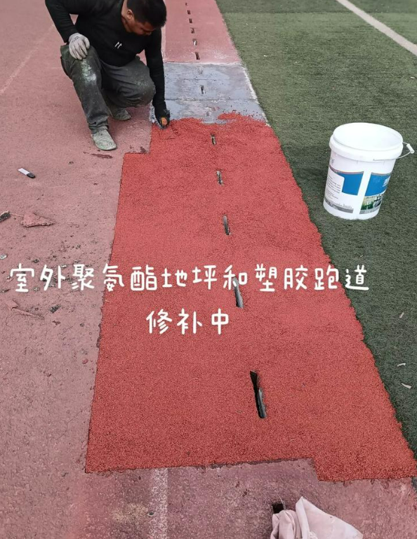 拉萨球场地面翻新维修，核心是先诊断破损